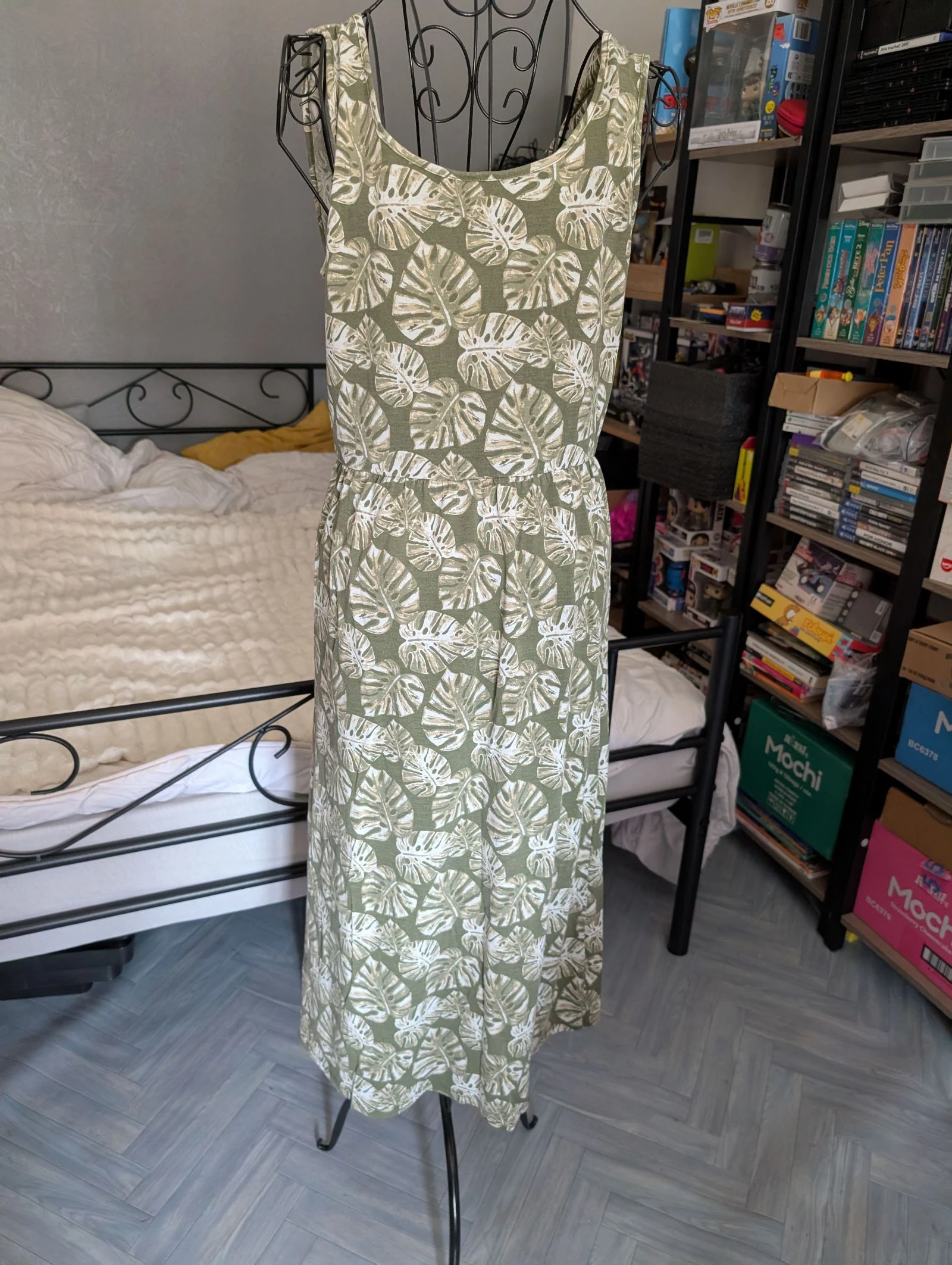 Magnífico vestido longo fluido cáqui estampado monstera / tropical tamanho M – photo 5